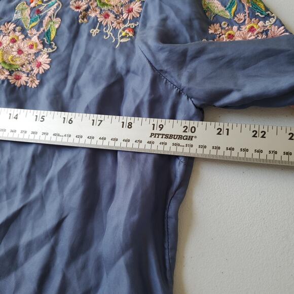 Sundance Shirt Womens Medium Blue Embroidered Floral Boho Bell Sleeve Top Art - Picture 6 of 8